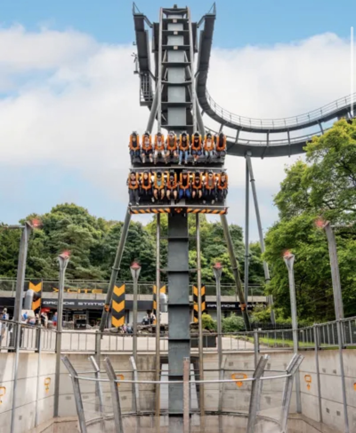 Oblivion holding over the edge at Alton Towers