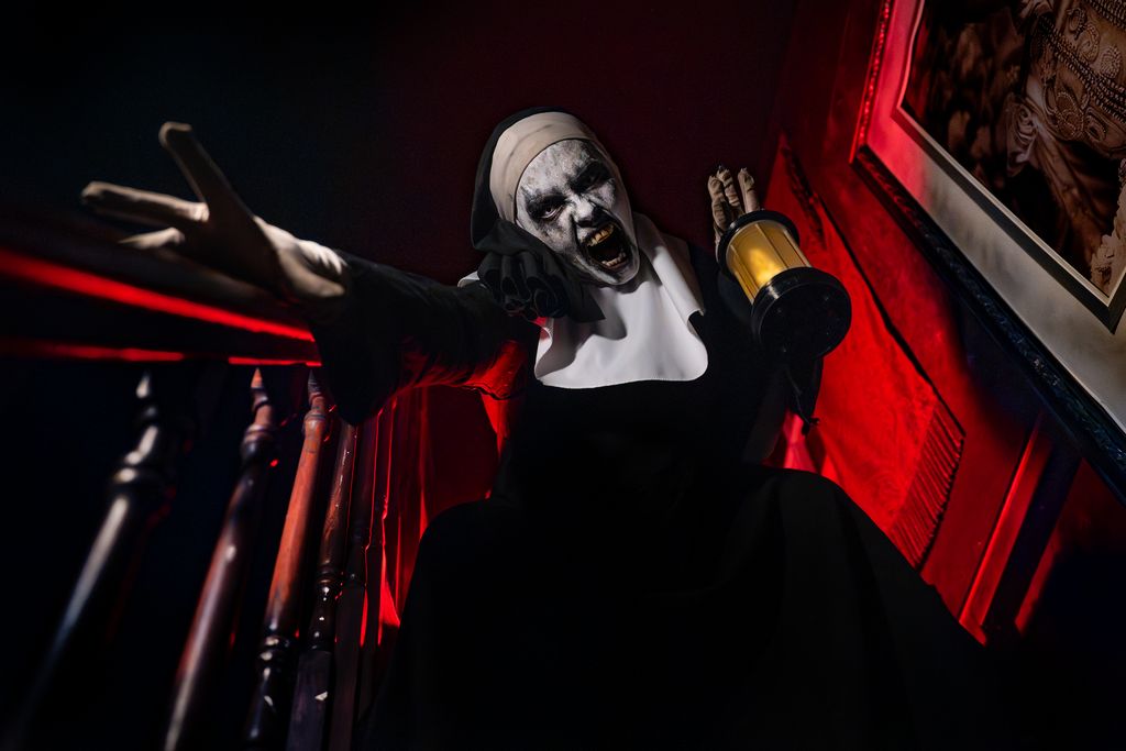5 Things You Should Take to a Halloween Theme Park Event